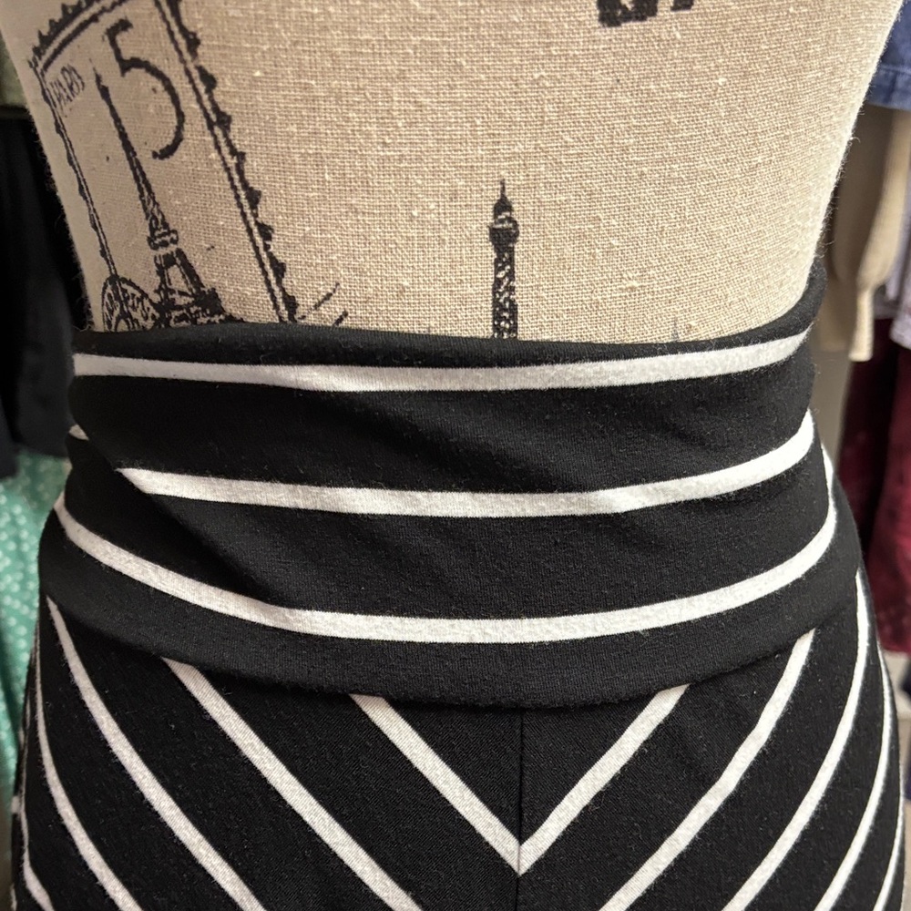 Black and White Striped Midi Skirt - Picture 7 of 15